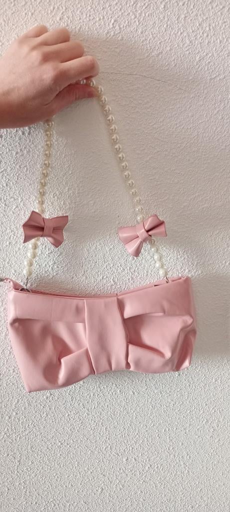 Tasje in vorm van strik roze met parels en strikjes, Sieraden, Tassen en Uiterlijk, Tassen | Damestassen, Ophalen of Verzenden