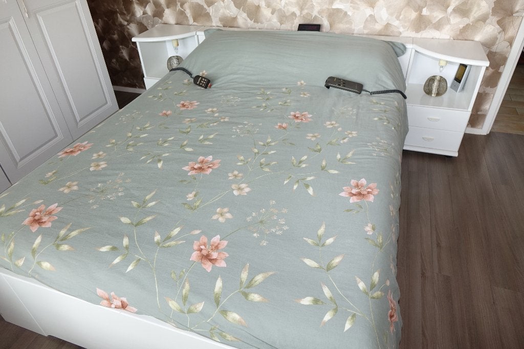 Bed , matras en electrische bedbodems afstandbediend 140x200, Ophalen, Wit, Tweepersoons, 140 cm