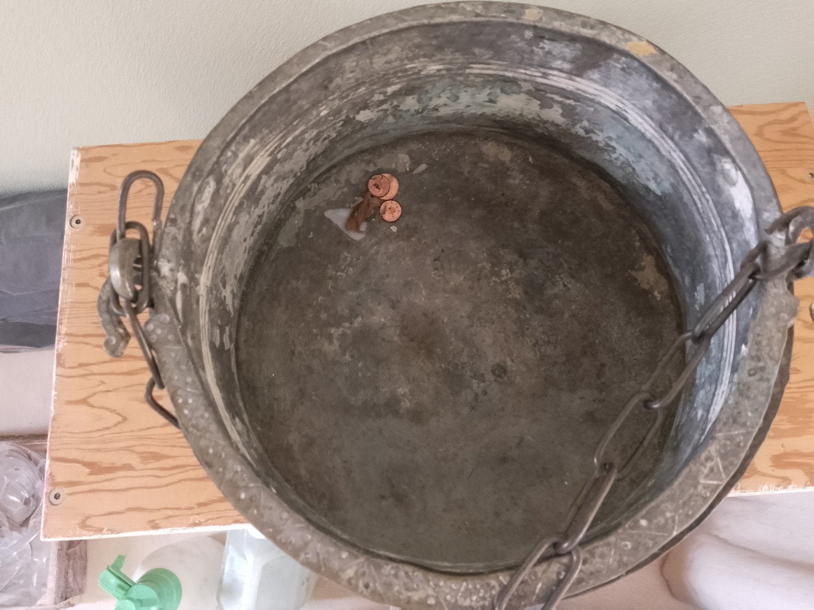 Antieke koperen pot met handvat, Ophalen