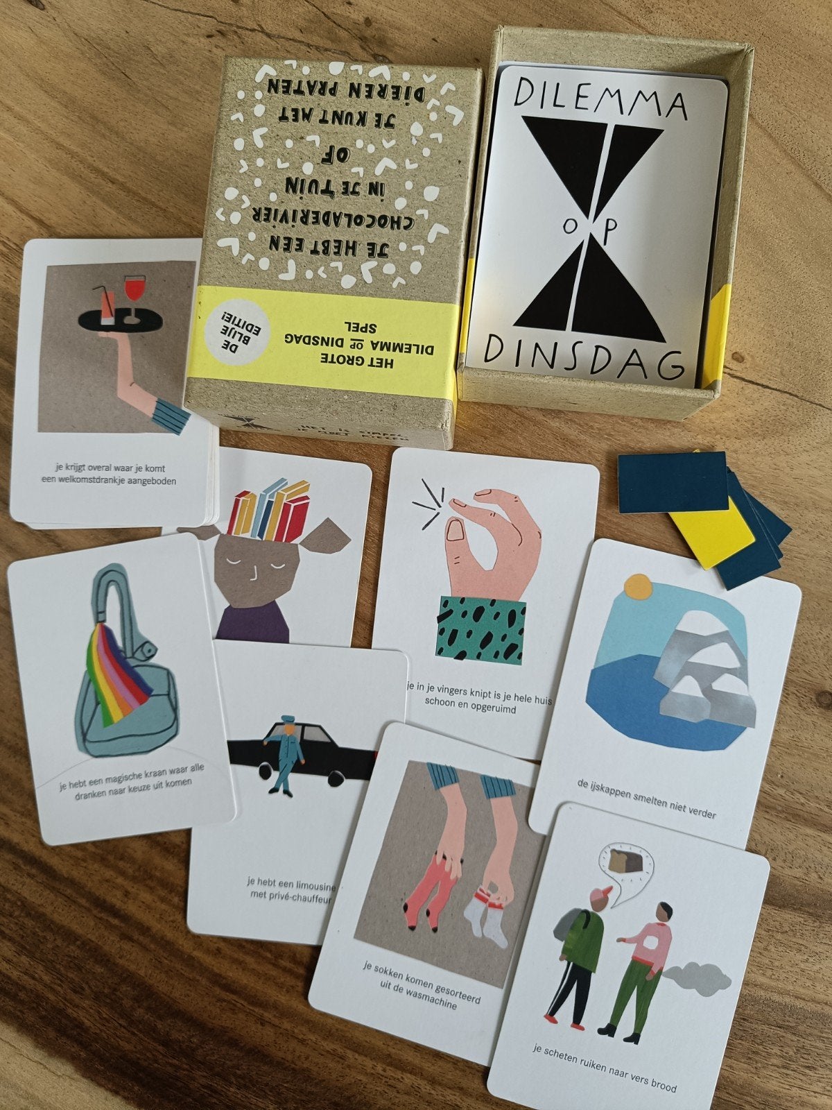 Het Grote Dilemma op Dinsdag Spel - De Blije Editie, Drie of vier spelers, Ophalen of Verzenden, Zo goed als nieuw, BIS Publishers