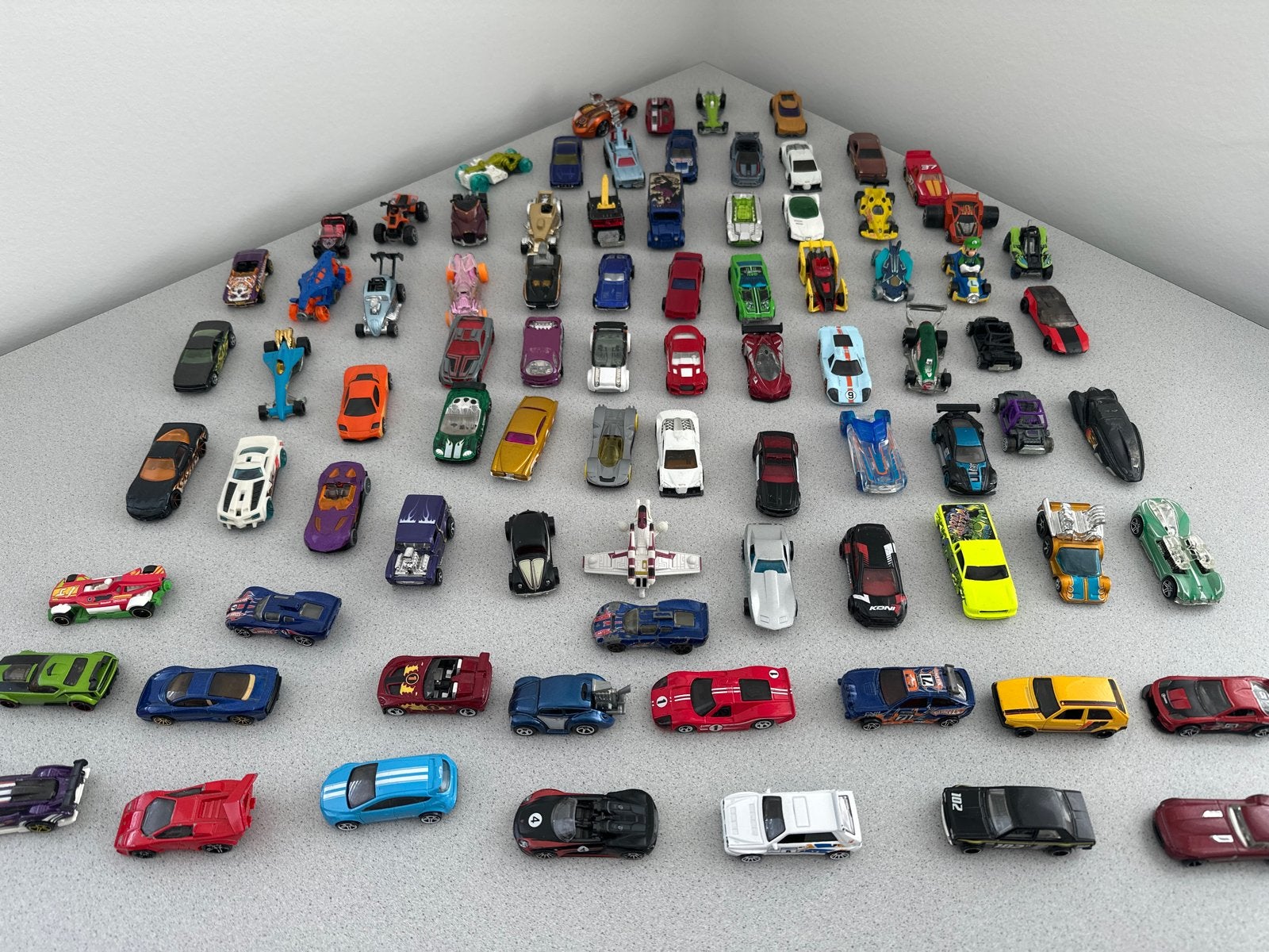 Partij van ruim 80 Hot Wheels autootjes, Kinderen en Baby's, Speelgoed | Speelgoedvoertuigen, Ophalen of Verzenden, Gebruikt