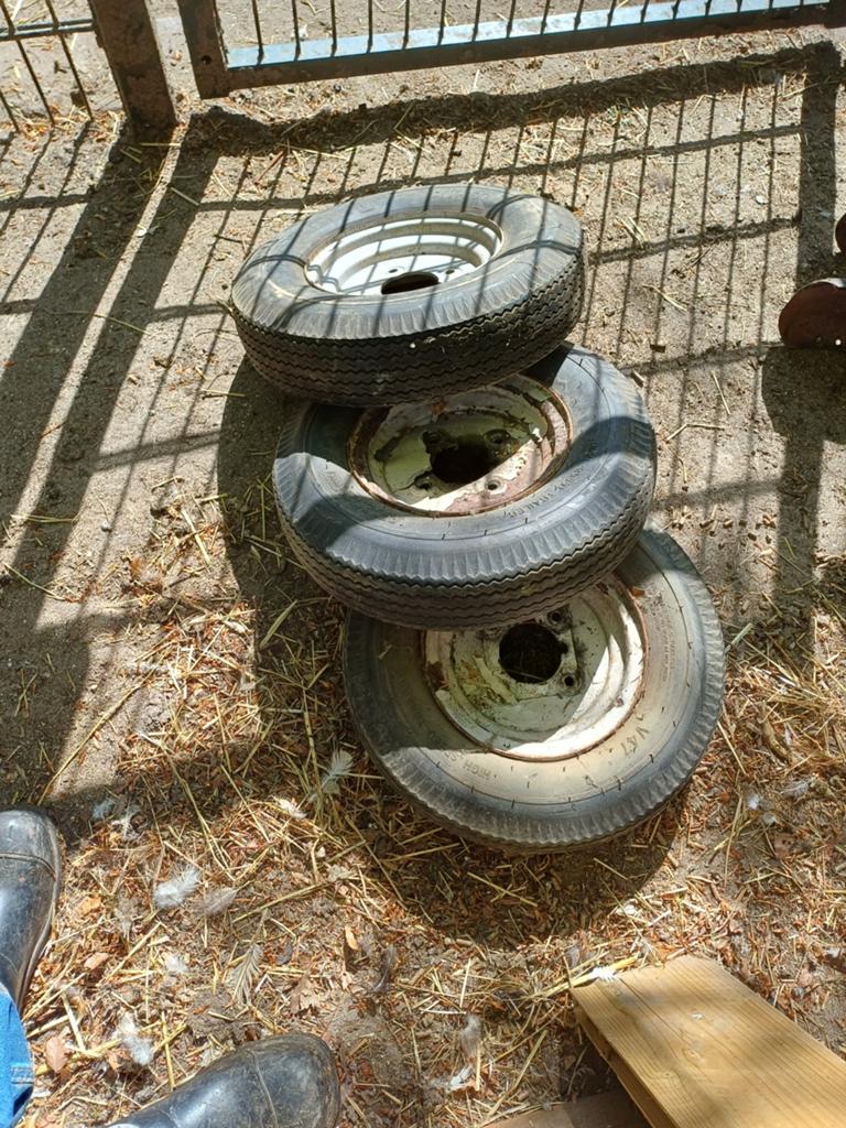 3 wieltjes en spatborden in goede staat, Auto diversen, Aanhangwagen-onderdelen, Ophalen of Verzenden, Gebruikt