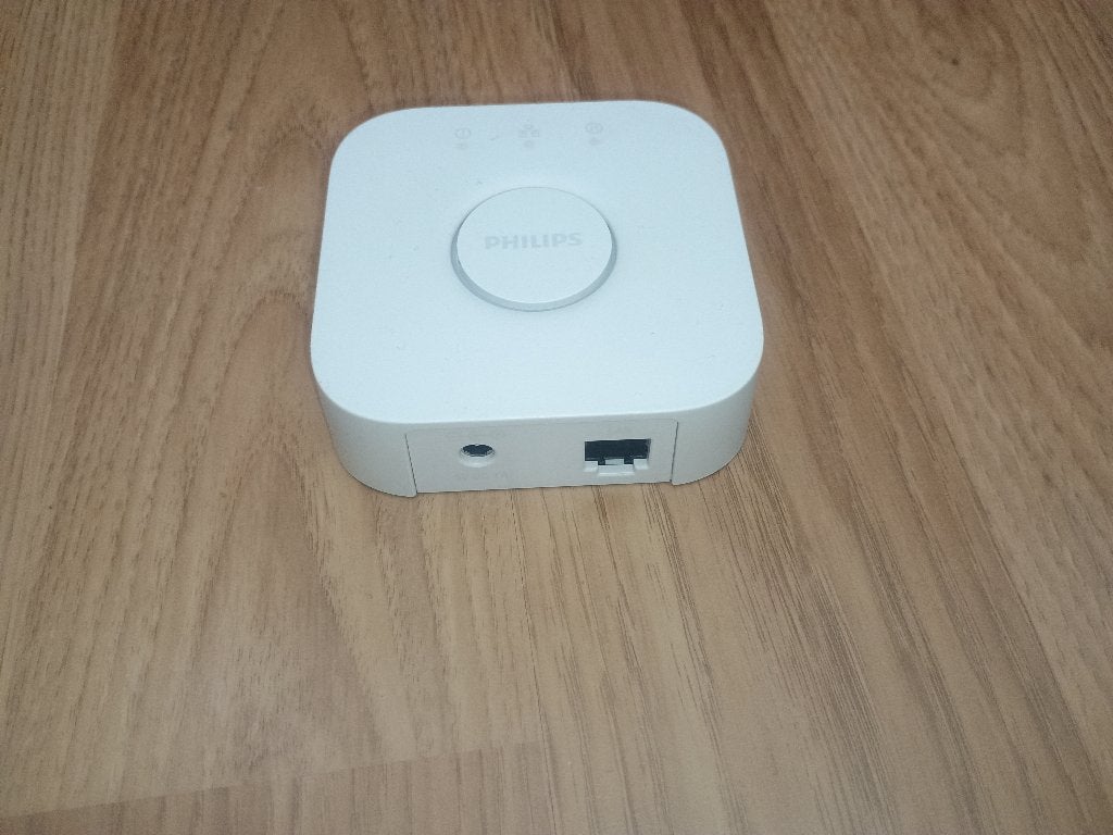 Philips Hue bridge inclusief adapter (nog 1 beschikbaar), Huis en Inrichting, Smart home compatibel, Ophalen of Verzenden, Gebruikt