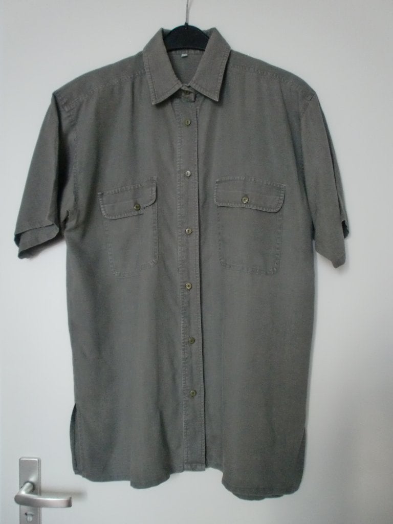 Blouse in de kleur donker mosgroen met korte mouw - maat M., Verzenden, Zo goed als nieuw, Maat 38/40 (M), Groen