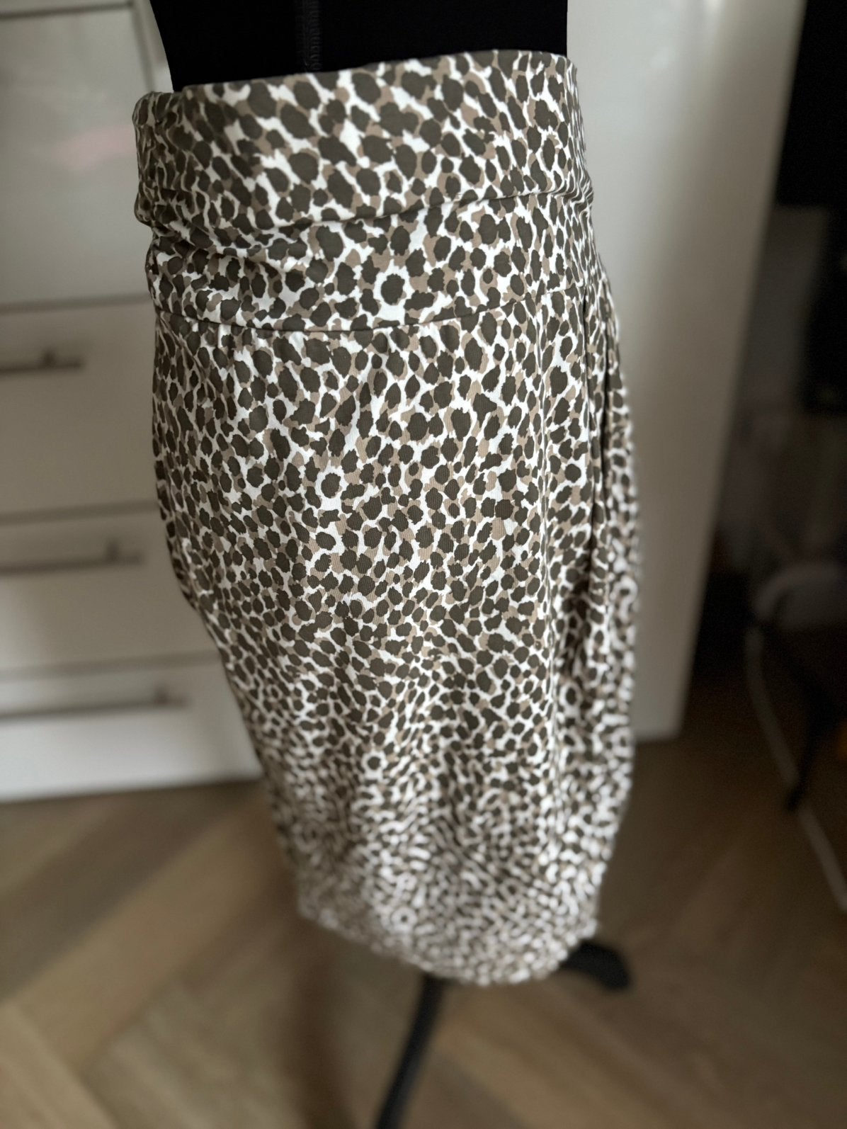 Olijf/beige rok izgst, deels overslag, gevoerd xl 42/44, Ophalen of Verzenden, Zo goed als nieuw