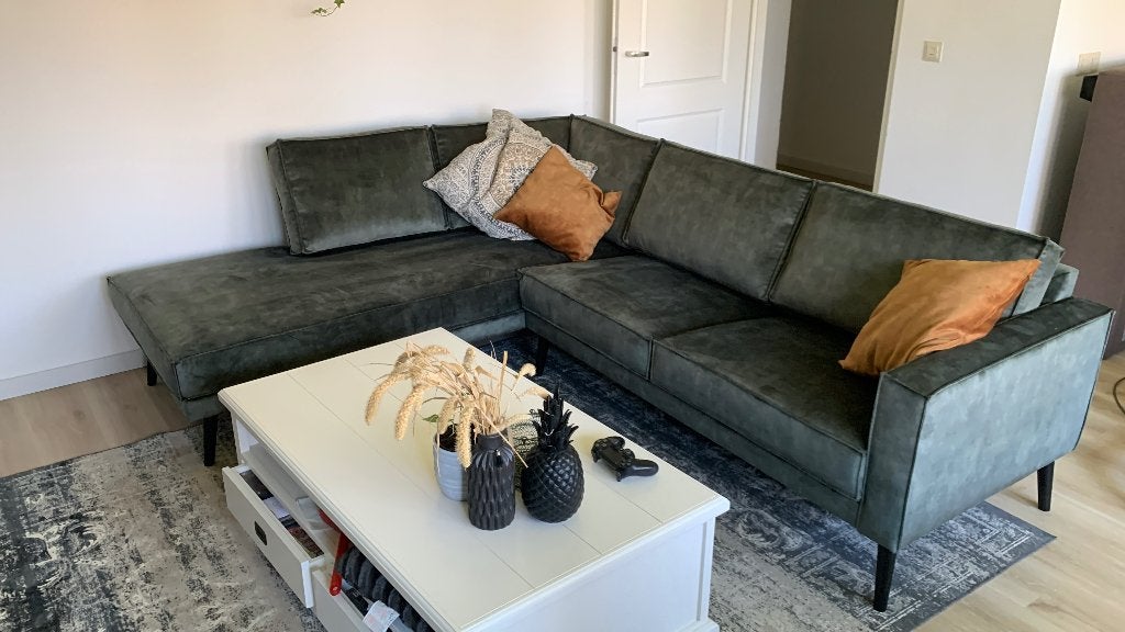 Hoekbank suede groene 2,40cm bij 2,10cm, Ophalen, Hoekbank, Leer, Zo goed als nieuw