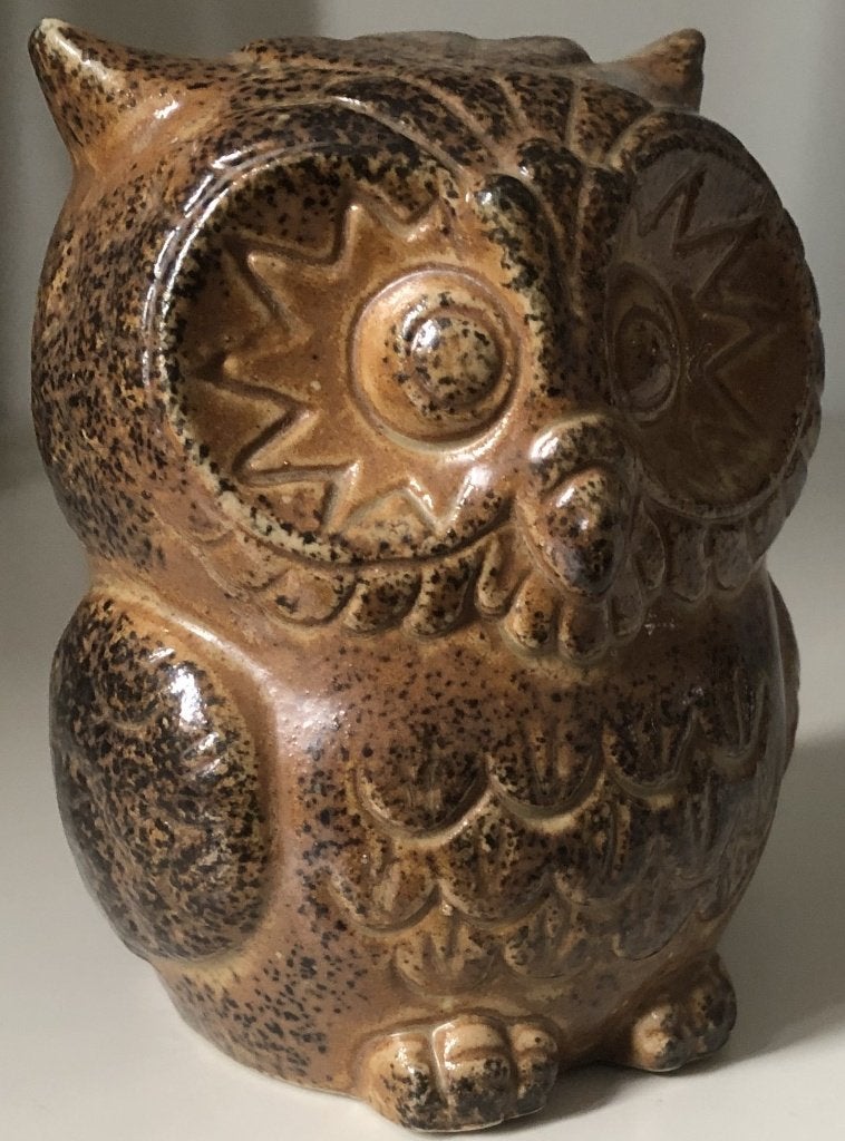 UILTJE - BEELDJE/SPAARPOT - ONG. 9 CM HOOG, Ophalen of Verzenden