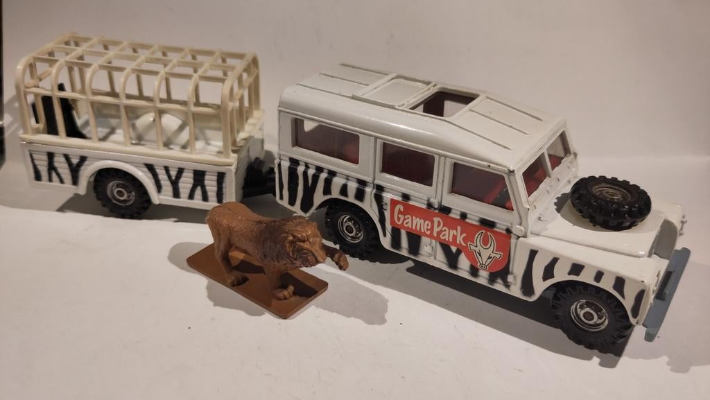 1/38 Corgi Land Rover Series 3 109 Game Park Trailer Leeuw, Hobby en Vrije tijd, Ophalen of Verzenden, Zo goed als nieuw, Auto