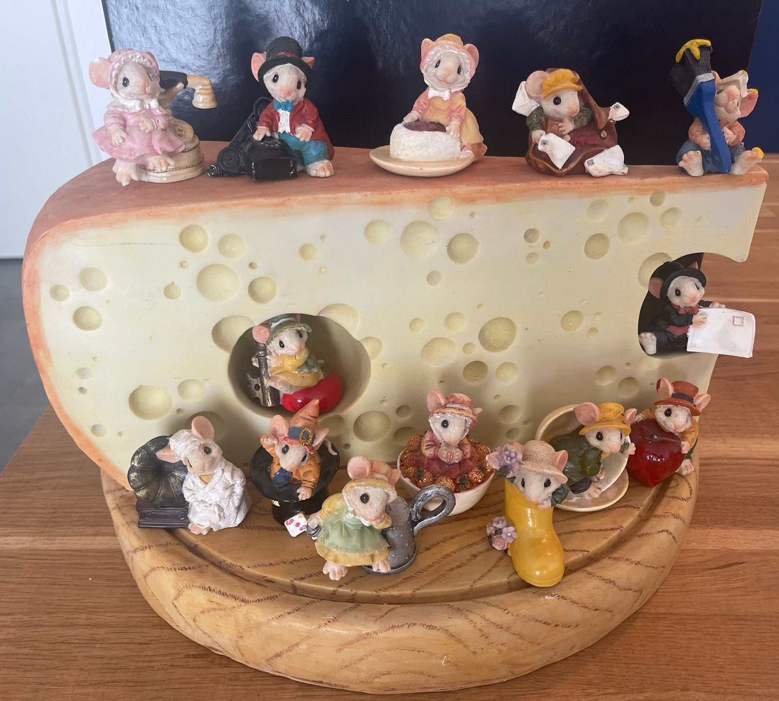 Zeer Unieke Kaas Display Met 14 Verschillende Muisjes, Ophalen of Verzenden, Zo goed als nieuw, Dier