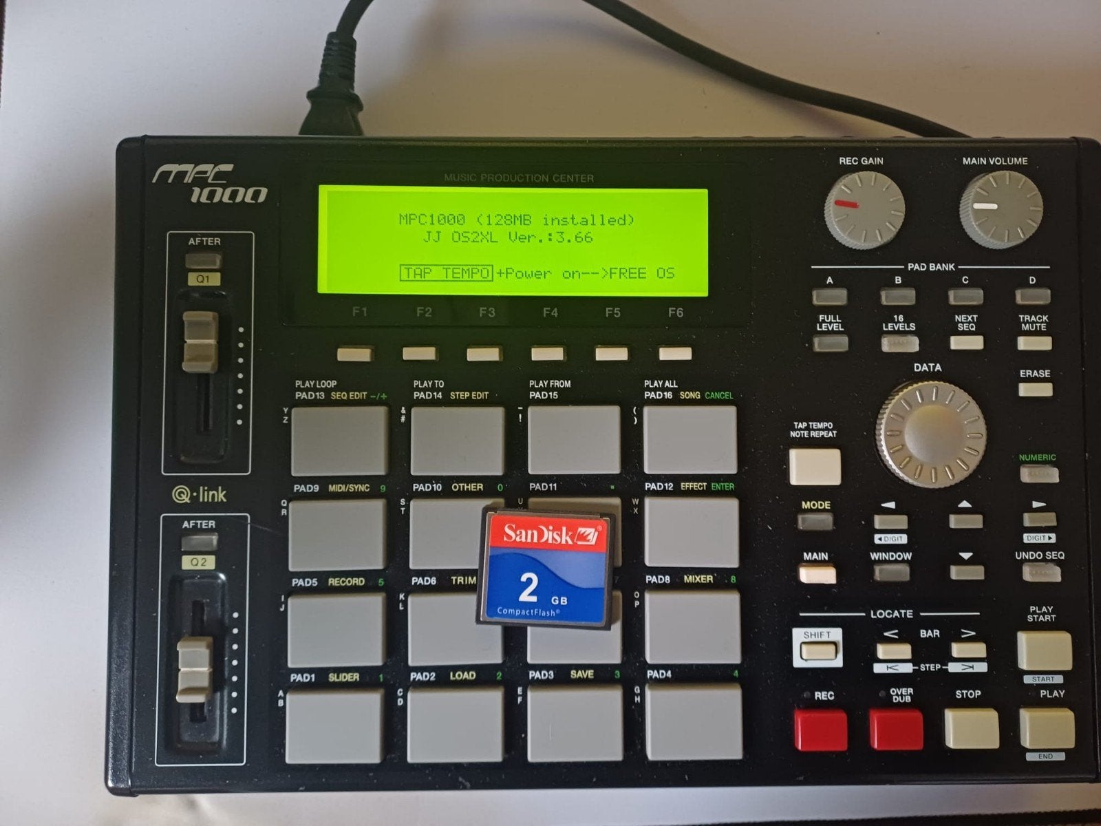 Akai mpc 1000 met jjos2xl, Muziek en Instrumenten, Samplers, Ophalen of Verzenden, Gebruikt