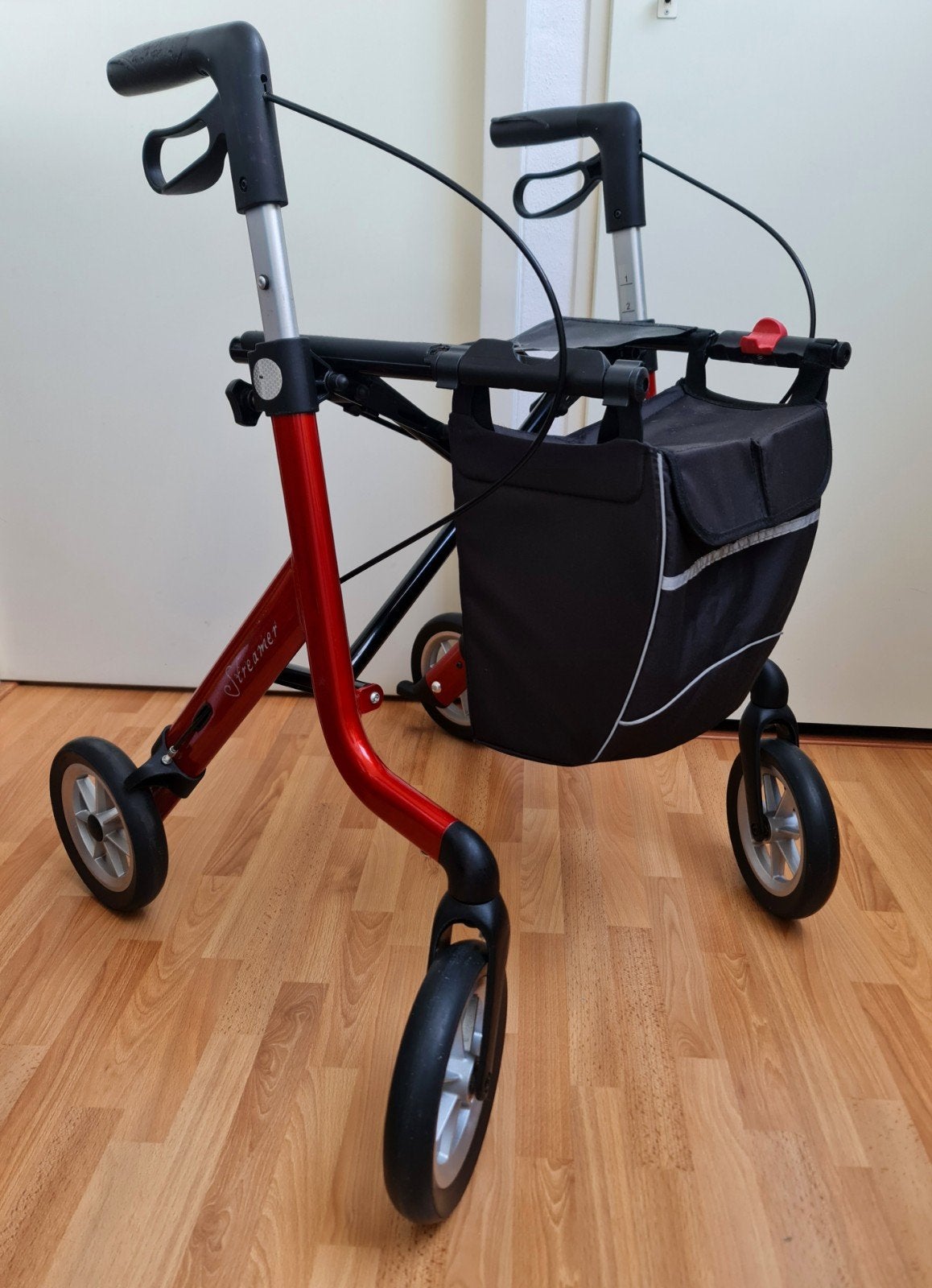 Rollator lichtgewicht Streamer 6,2 kg rood inklapbaar zgan, Diversen, Rollators, Ophalen, Opvouwbaar, Zo goed als nieuw