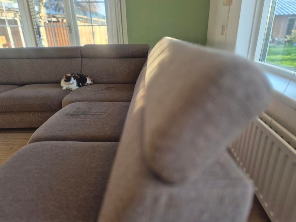 Comfortabele hoekbank, ideaal om heerlijk op te relaxen, Huis en Inrichting, Banken | Bankstellen, Gebruikt, Super vett, en super chill zit nog eens super lekker ook