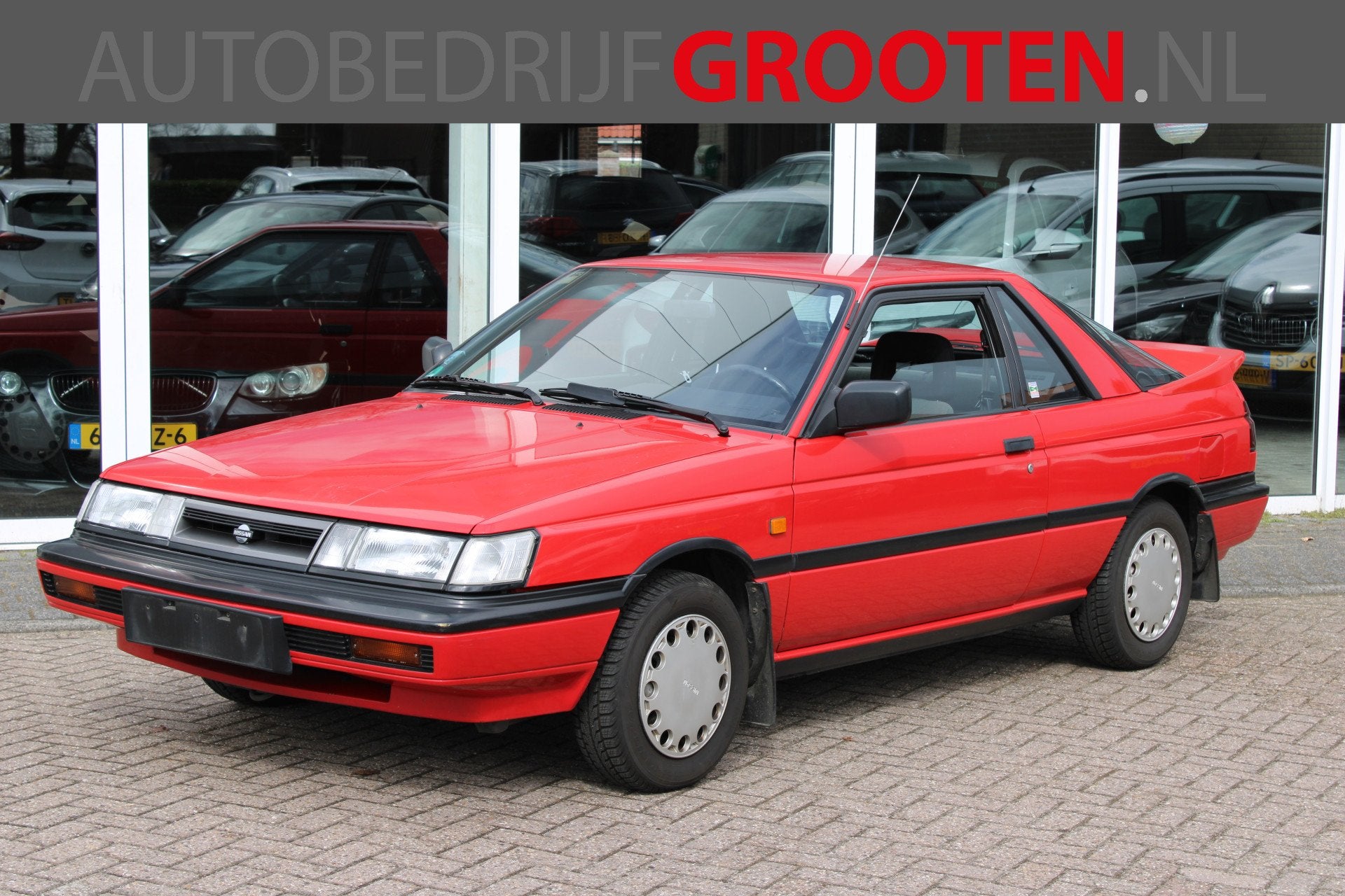 Nissan Sunny 1.6 SLX kat//Stuurbekrachtiging! (bj 1990), Auto's, Voorwielaandrijving, Stof, Zwart, Bedrijf