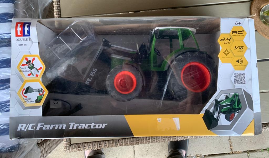 R/C Farm Tractor schaal 1:16 par keer gebruikt bijna nieuw, Overige merken, Ophalen of Verzenden, Zo goed als nieuw, Groter dan 1:32