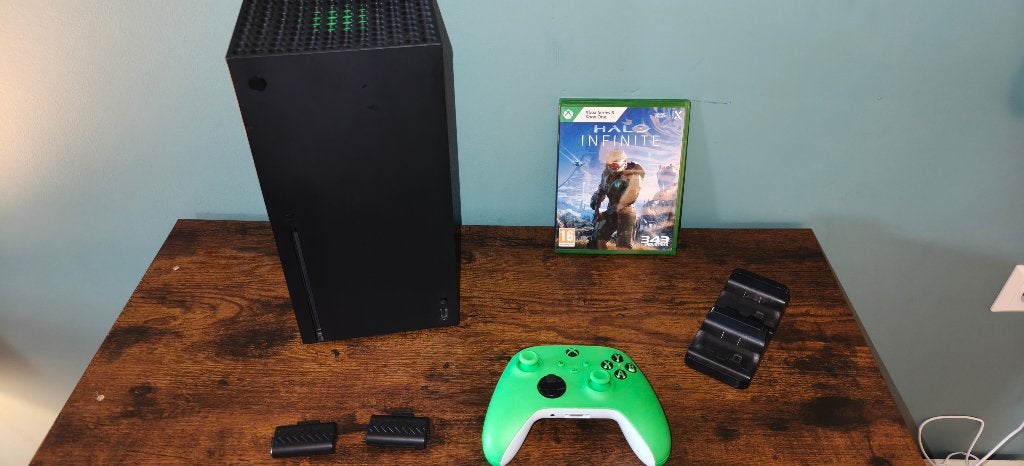 Xbox Series X + Controller + Oplaadstation + Halo Infinite, Spelcomputers en Games, Ophalen of Verzenden, Zo goed als nieuw, Xbox Series X