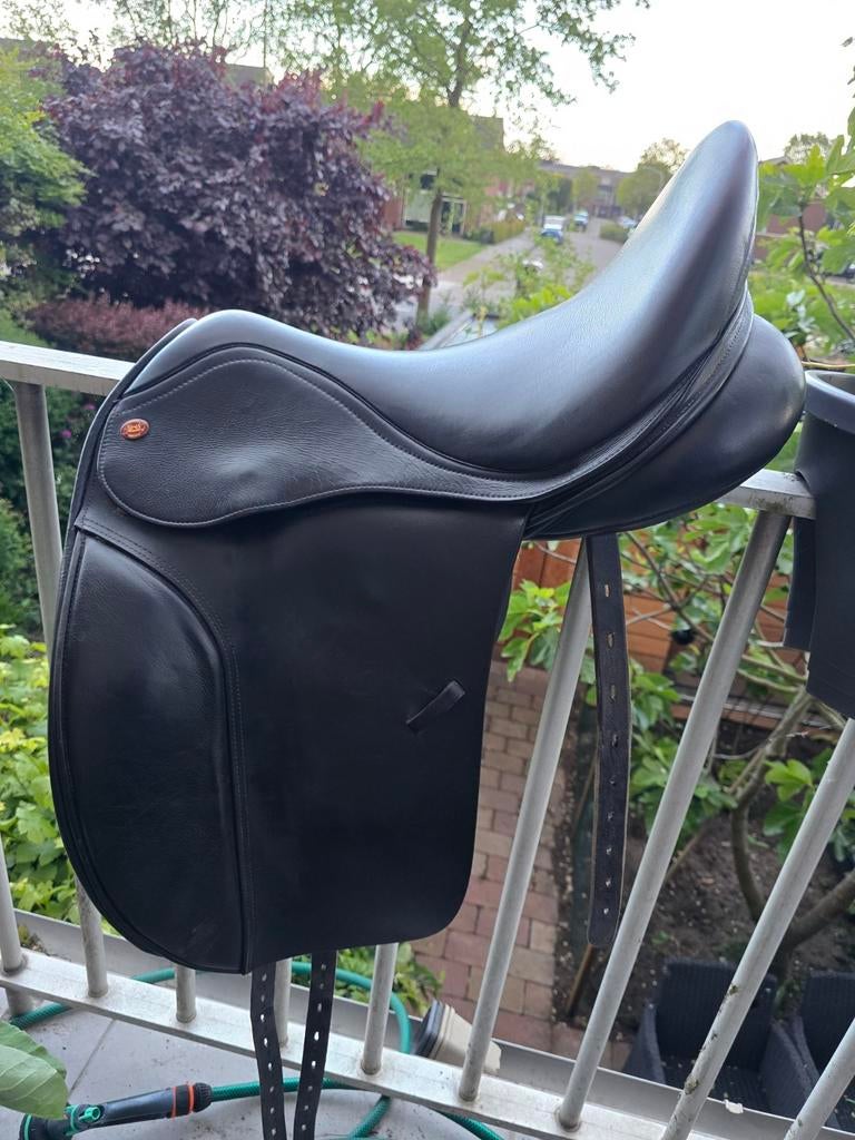Kent en Master S line dressuurzadel 18 inch, Dieren en Toebehoren, Paarden en Pony's | Zadels, Ophalen, Zo goed als nieuw, Dressuur