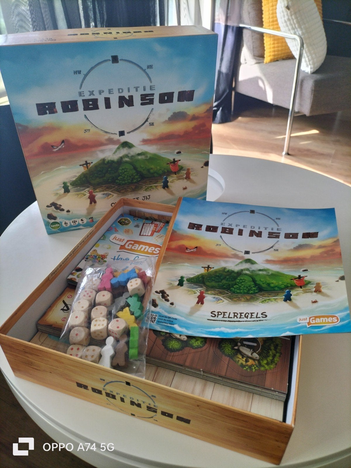 Expeditie Robinson Bordspel - Overleef jij het eiland?, Drie of vier spelers, Ophalen of Verzenden, Zo goed als nieuw, Just Games