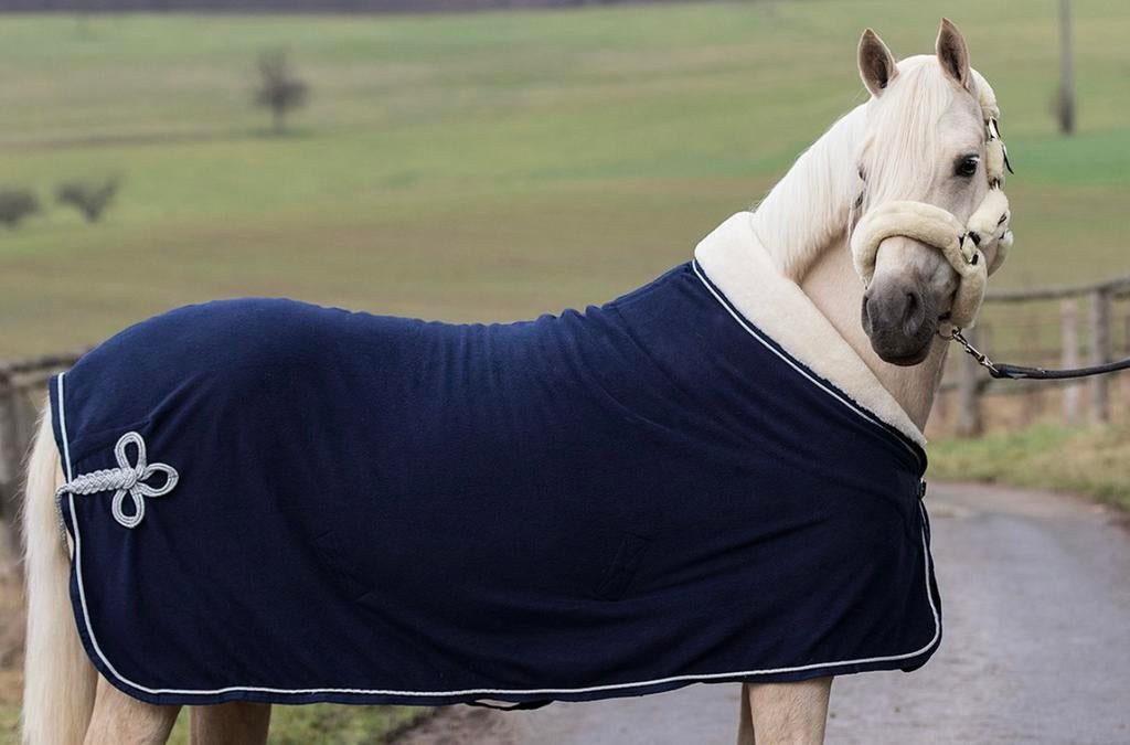 Master showdeken met kraag, Dieren en Toebehoren, Paarden en Pony's | Dekens en Dekjes, Verzenden, Zweetdeken, Fleece, Zo goed als nieuw