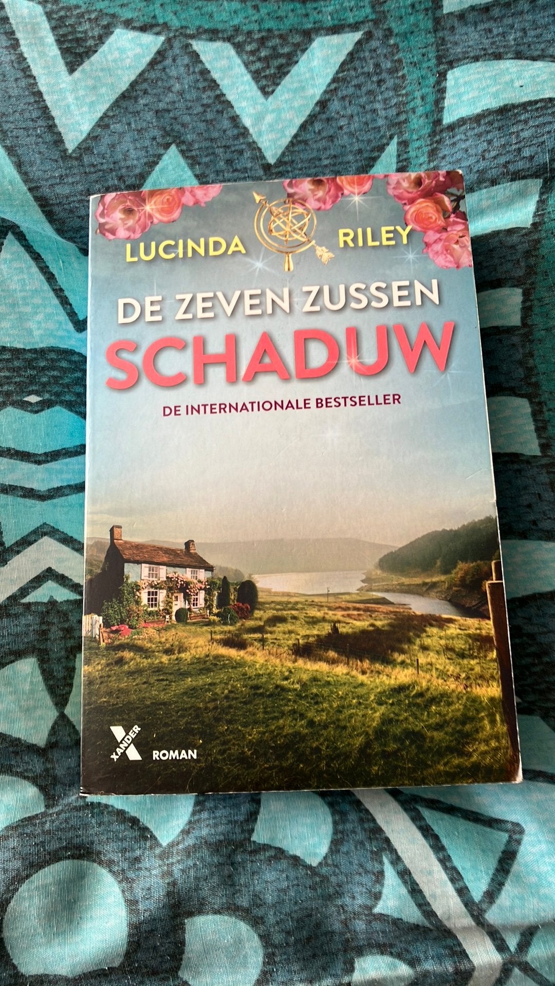 Lucinda Riley - Schaduw, Ophalen of Verzenden, Zo goed als nieuw, Lucinda Riley