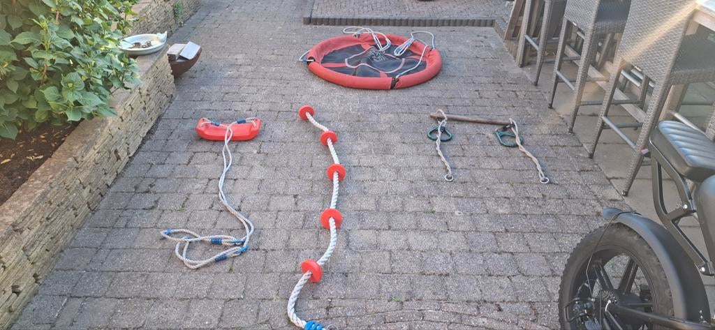 Diverse speeltoestellen voor in de tuin: schommel, klimtouw, Ophalen of Verzenden, Gebruikt, Schommel