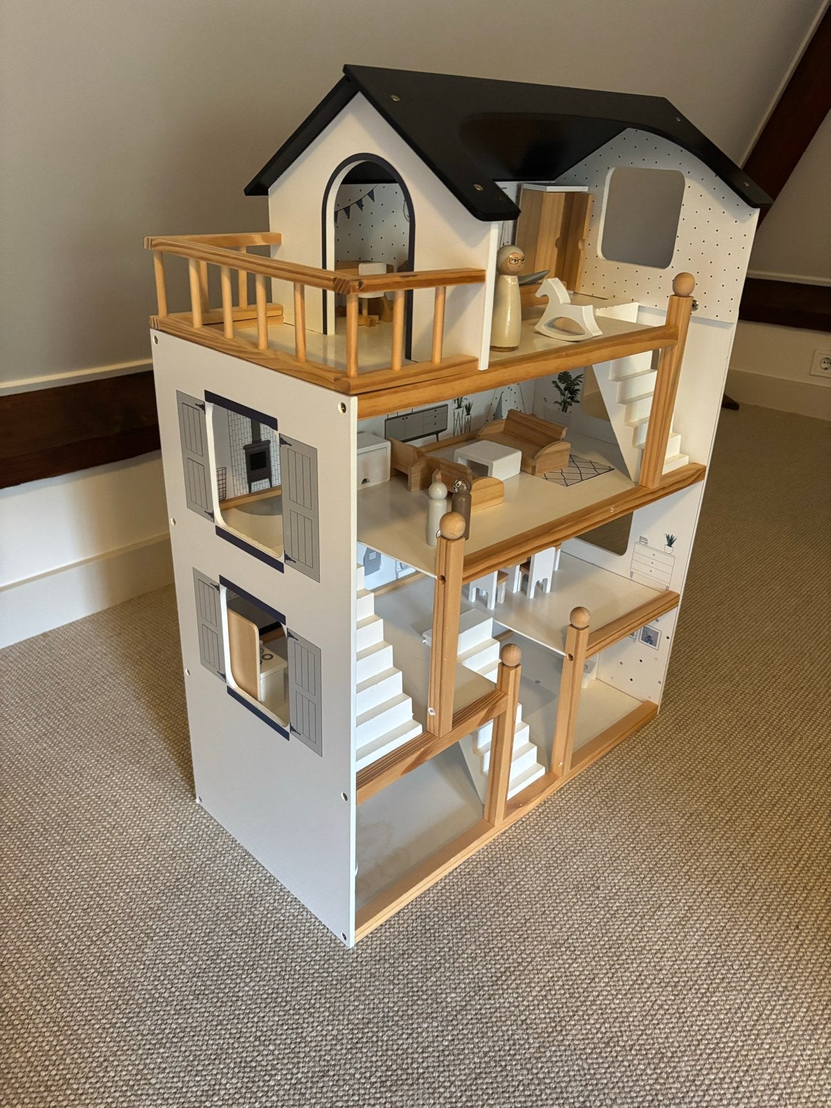 Poppenhuis Petit Amelie met 4 poppetjes, Ophalen, Gebruikt, Poppenhuis