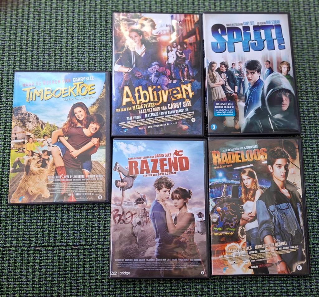 Carry Slee: DVD'S Afblijven-Radeloos-Razend-Spijt-Timboektoe, Ophalen of Verzenden, Zo goed als nieuw, Vanaf 6 jaar, Educatief