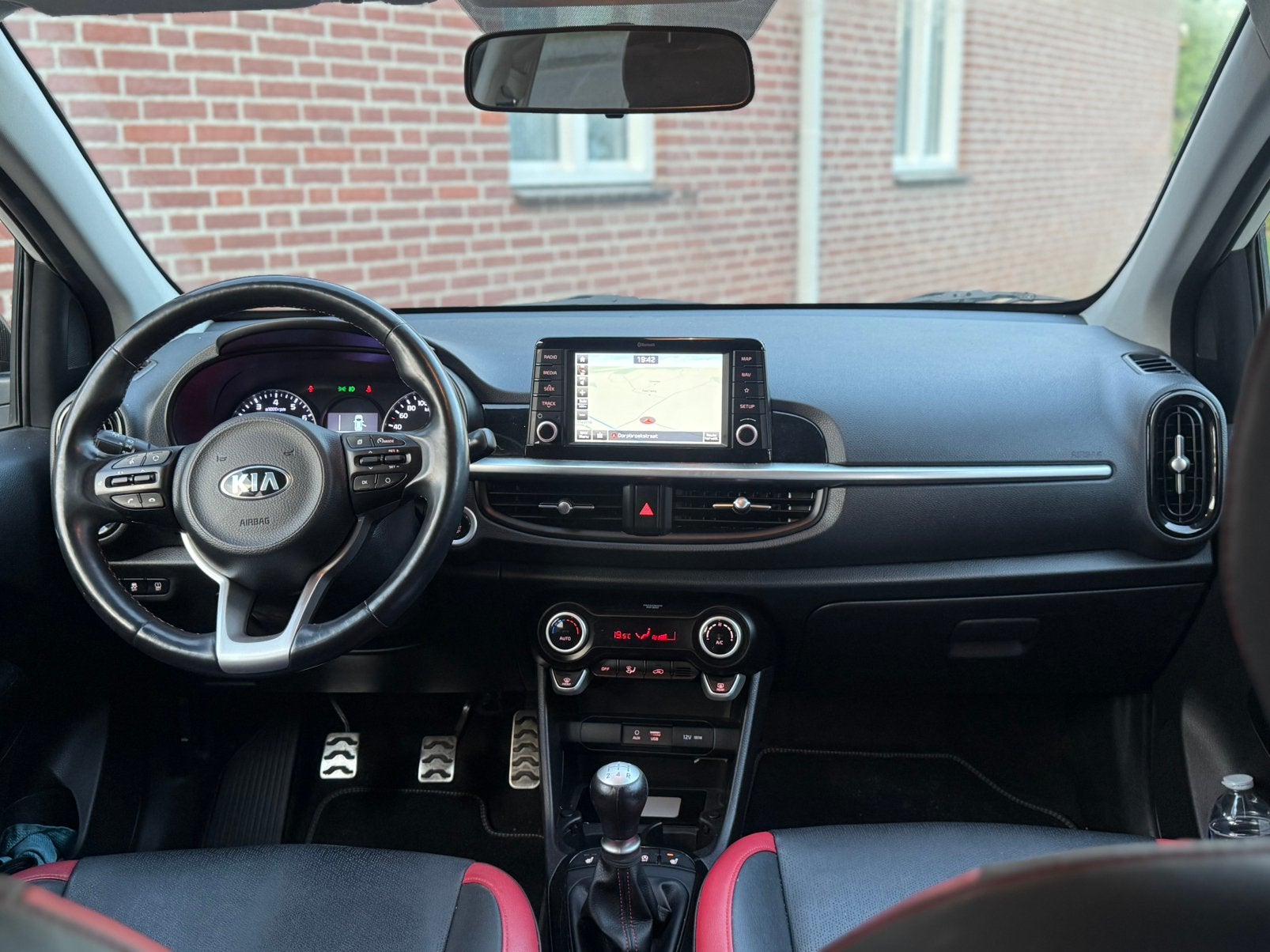 Foto 9 van Kia Picanto gt line 1.2 Cvvt 84pk 5-zits 2017 Wit