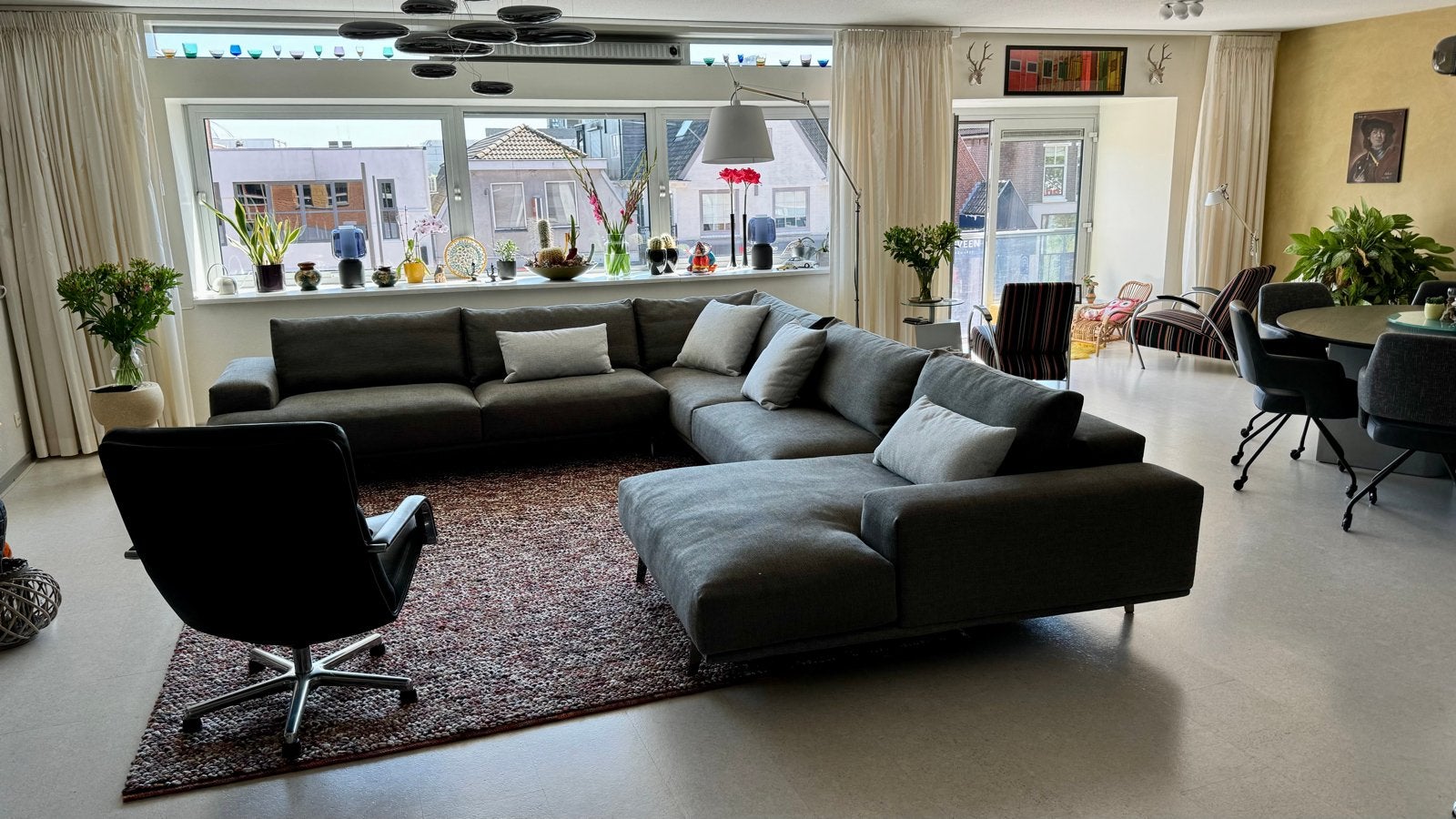 Luxe Hoekbank met Daybed - Stof Pangeo Grijs merk Papadatos, Huis en Inrichting, Ophalen, 100 tot 125 cm, Hoekbank, 300 cm of meer