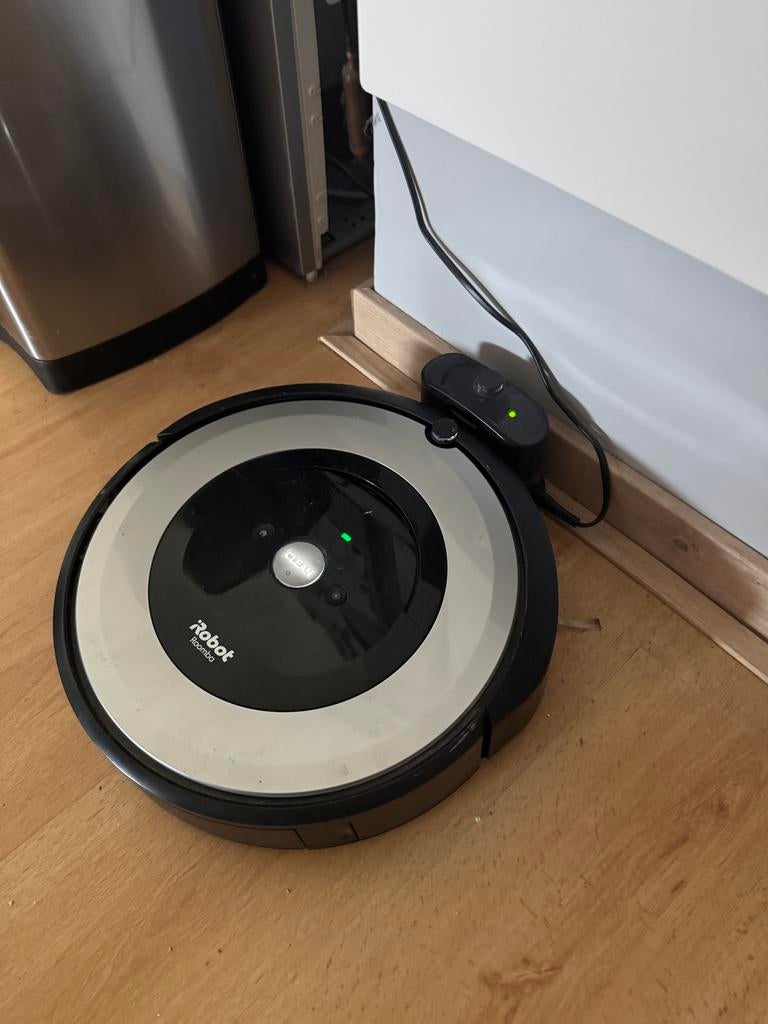 iRobot Roomba e5 Robotstofzuiger met laadstation, Witgoed en Apparatuur, Stofzuigers, Zo goed als nieuw, Robotstofzuiger, Minder dan 1200 watt