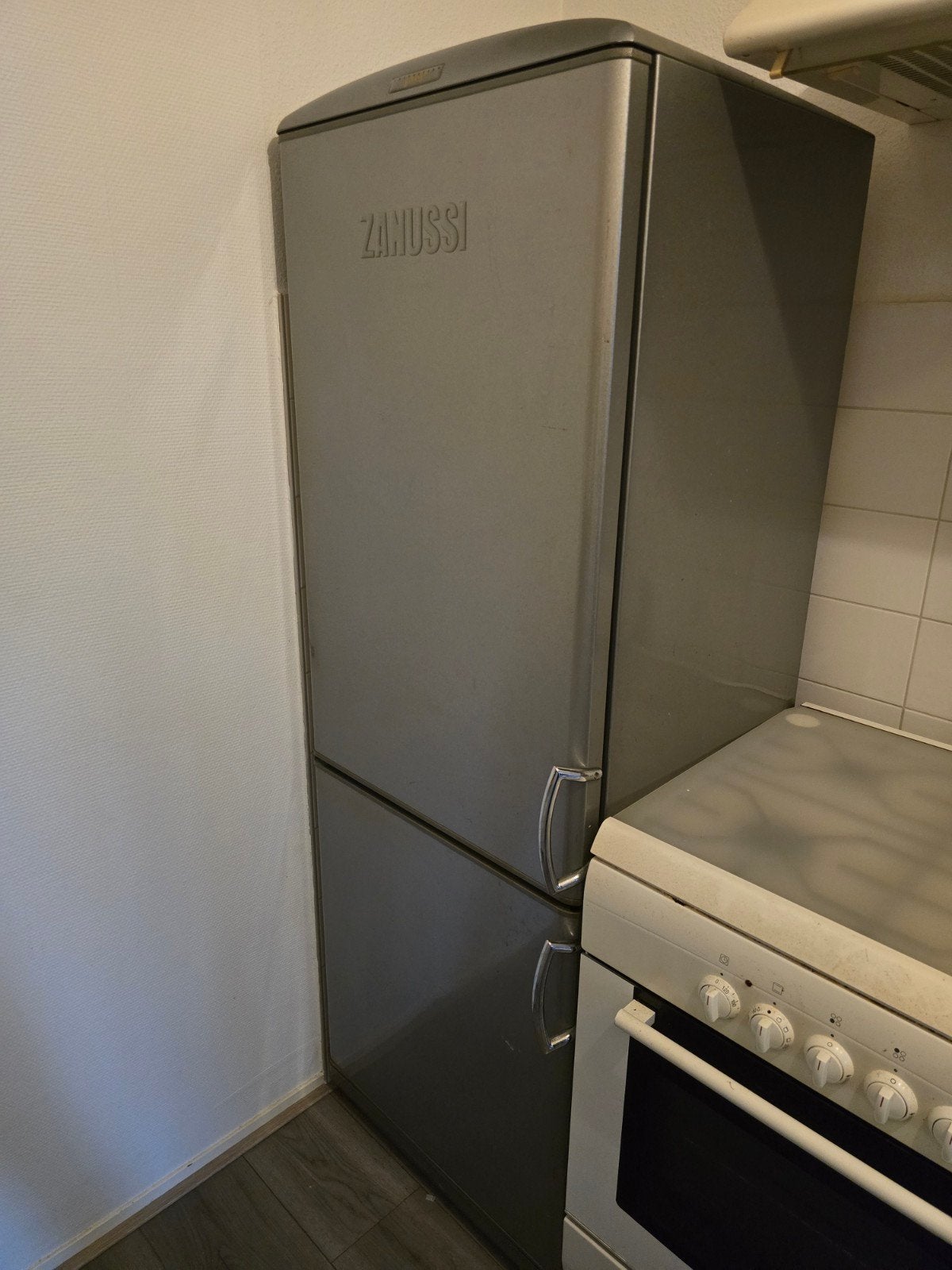 Zanussi Koel-vriescombinatie - Grijs, Ophalen, Gebruikt, 200 liter of meer, Met aparte vriezer