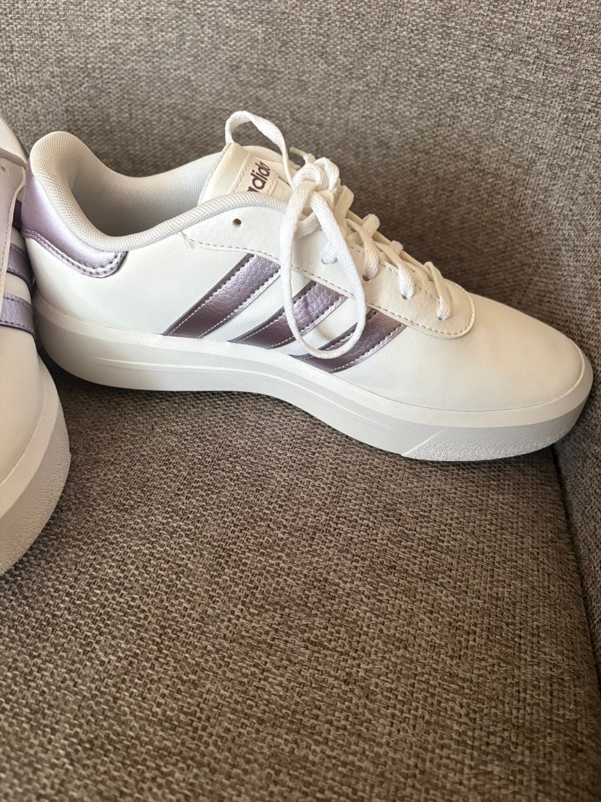 Adidas sneakers maat 39 1/3 NIEUW! Lila metallic, Overige kleuren, Nieuw, Ophalen of Verzenden, Sneakers of Gympen