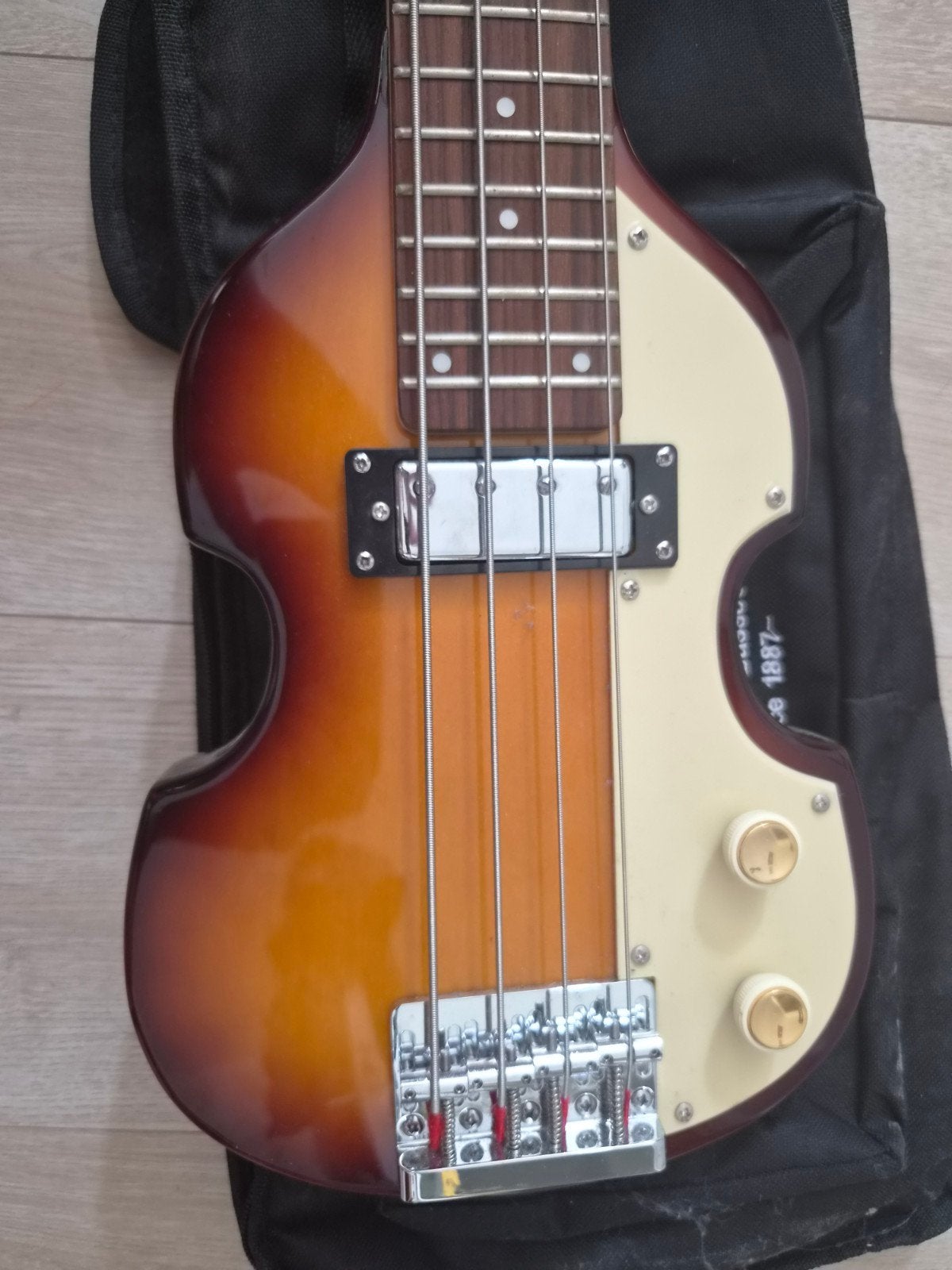 Höfner Violin Bas Shorty - Zo goed als nieuw, Muziek en Instrumenten, Ophalen, Zo goed als nieuw, Elektrisch