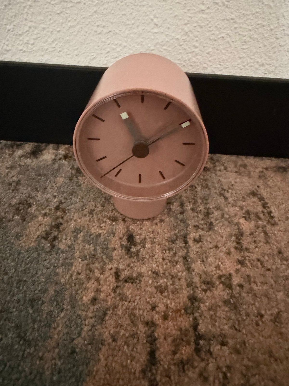 Nieuwe IKEA wekker/tafelklok in roze 8x9cm, Gebruikt, IKEA, Analoog, Werkt op batterijen