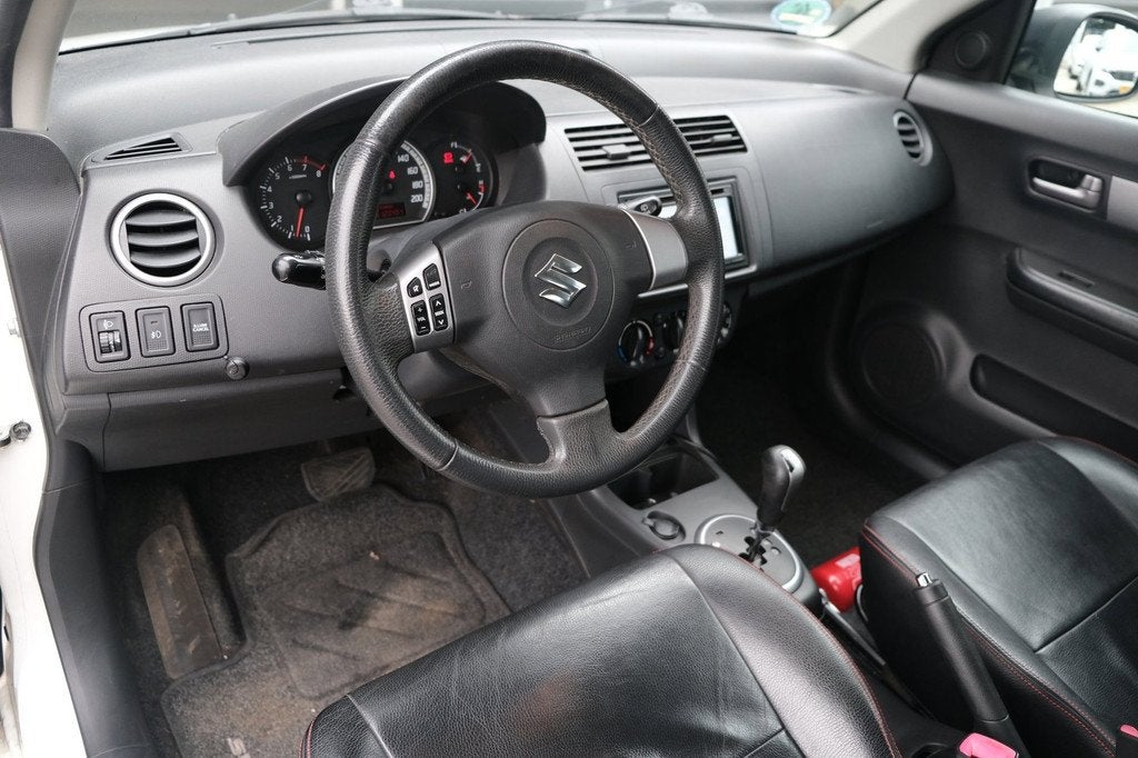 Suzuki Swift 1.3 Bandit AUTOMAAT Navi Leder Pdc Keyless, Auto's, Suzuki, Voorwielaandrijving, Zwart, Leder, Bedrijf