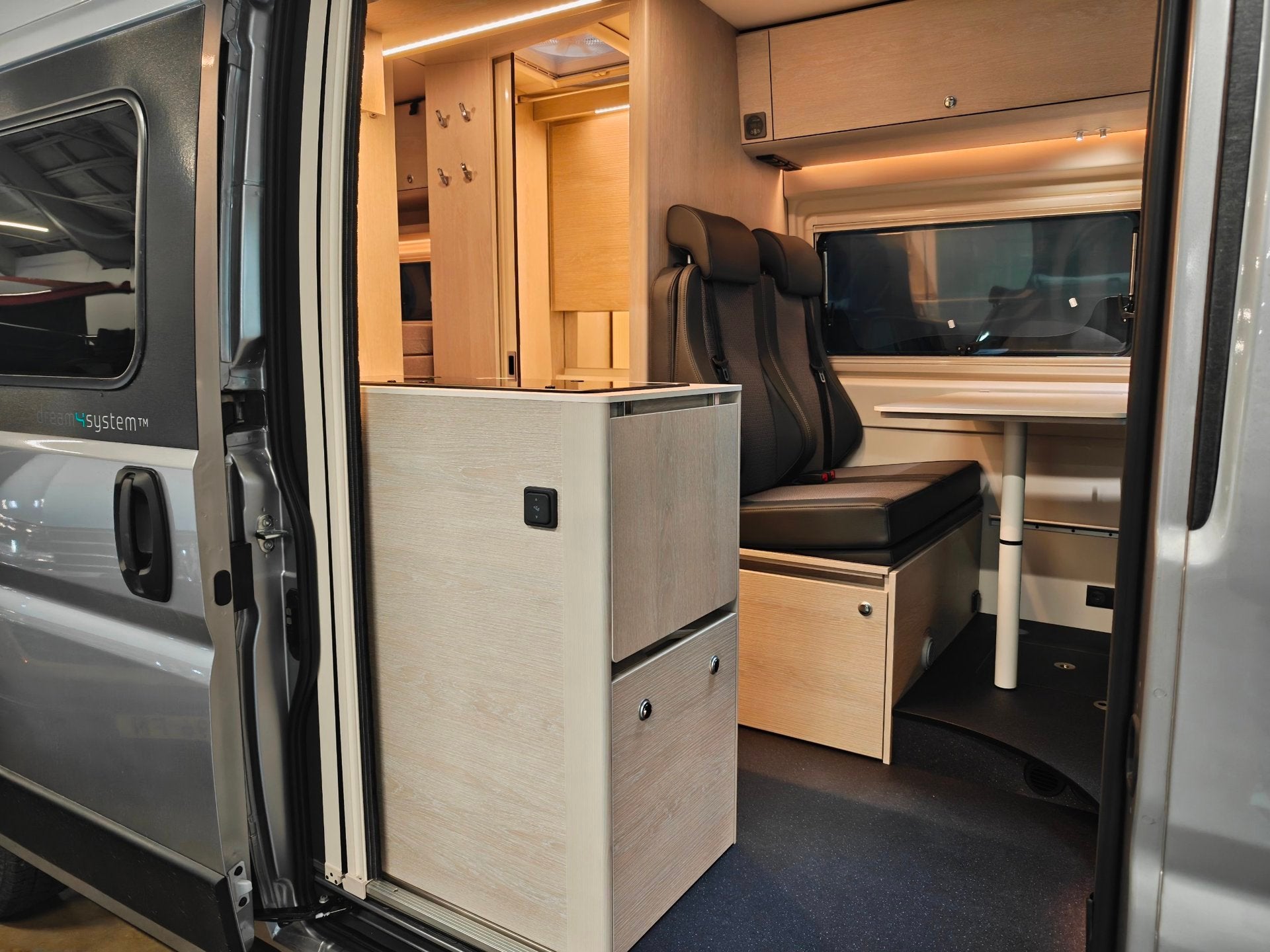 Tourne Mobil 6.4 Cruise 140PK Automaat - ALL SEASON, Caravans en Kamperen, Buscamper of Camperbus, ESP-stabiliteitscontrole, Douche