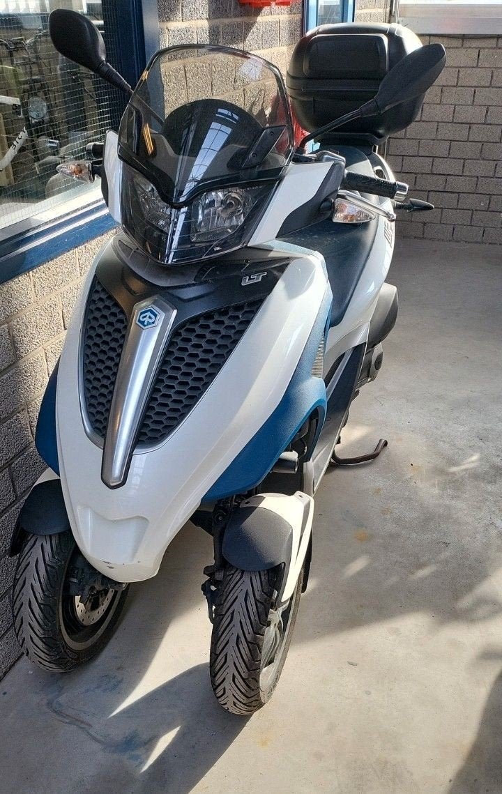 Piaggio Yourban 300 LT - Onderhoud nodig, zo meenemen, Fietsen en Brommers, Ophalen, Gebruikt, Overige modellen, Maximaal 45 km/u