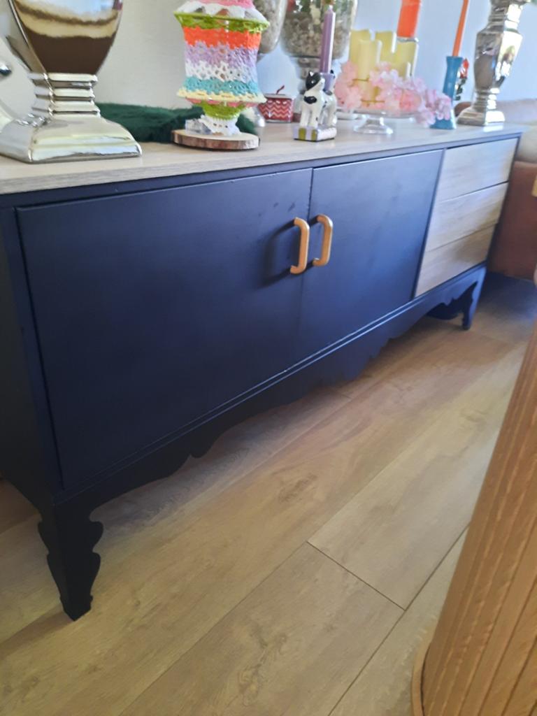 Mooi dressoir. Metaal zwart met blank gout, 150 tot 200 cm, Ophalen of Verzenden, Zo goed als nieuw, Metaal