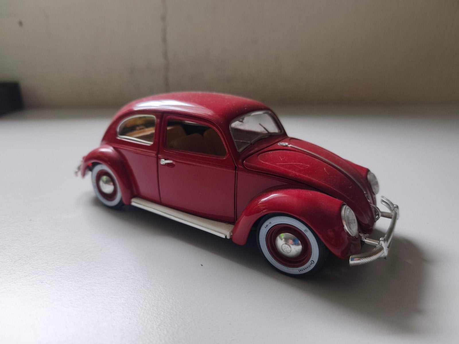 Prachtige rode Volkswagen Kever schaalmodel, Ophalen of Verzenden, Zo goed als nieuw, Auto, Overige merken