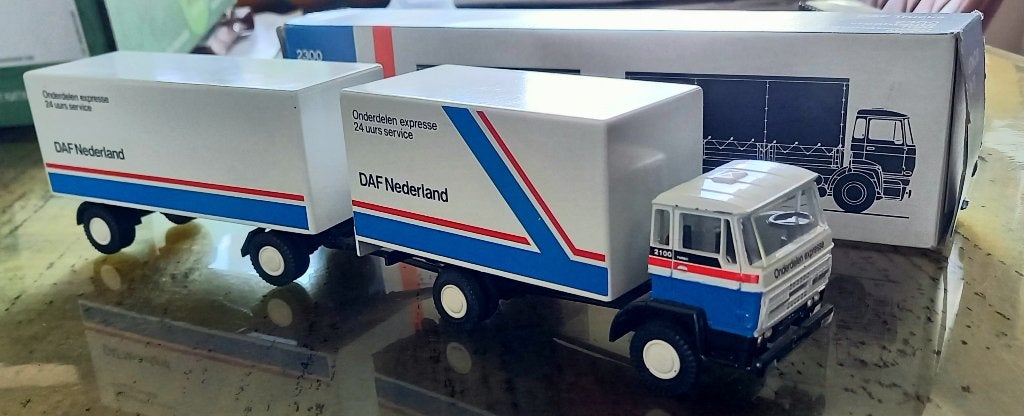 DAF 2100 bakwagen met aanhanger Lion Car 1:50, Ophalen of Verzenden, Zo goed als nieuw, Bus of Vrachtwagen, Lion Toys
