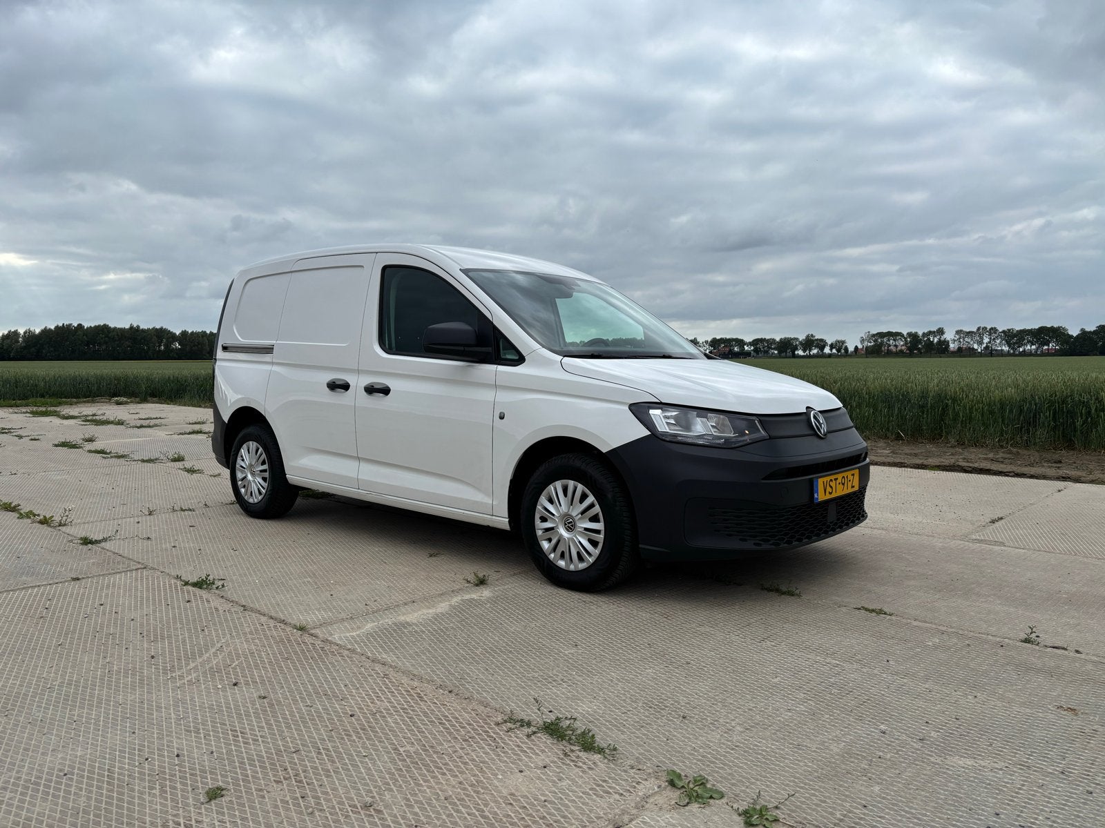 Volkswagen Caddy Cargo 2.0 TDI 75pk L1h1 2022 Wit, Voorwielaandrijving, 74 pk, Zwart, 4 cilinders