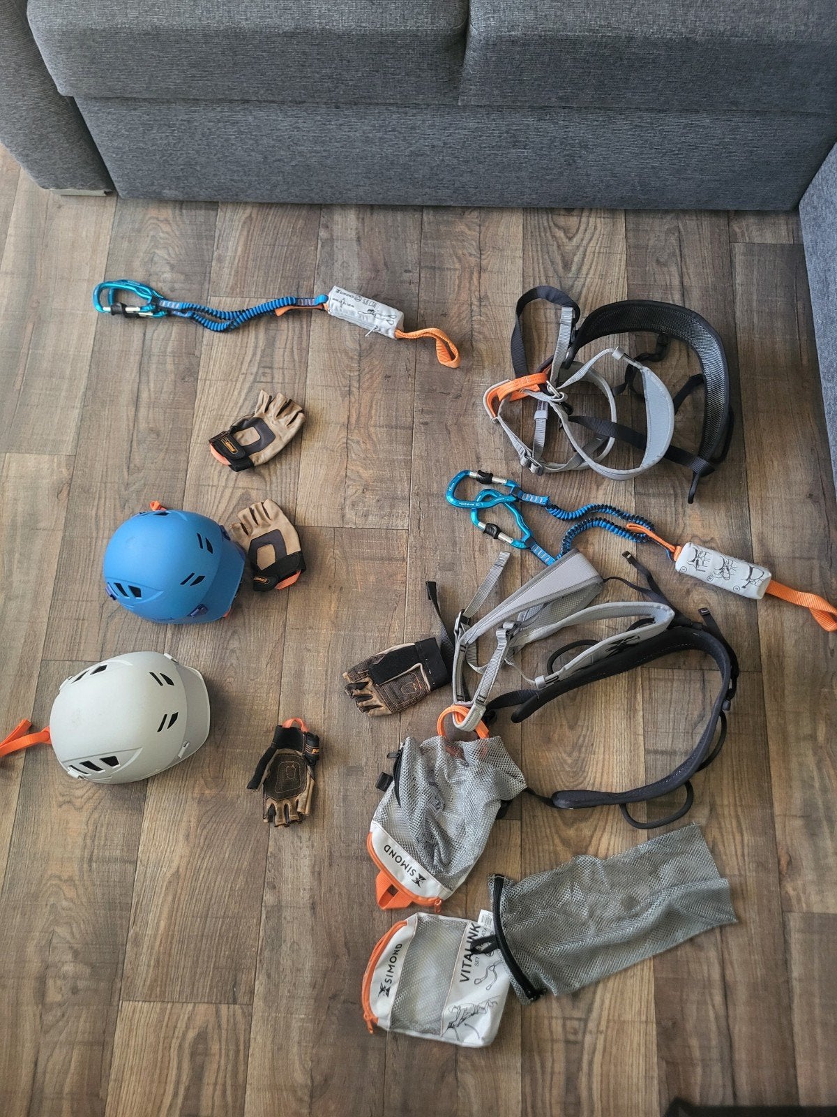 2x Complete Via Ferrata Set: Harnassen, Helmen, Handschoenen, Ophalen, Klimsport-accessoire