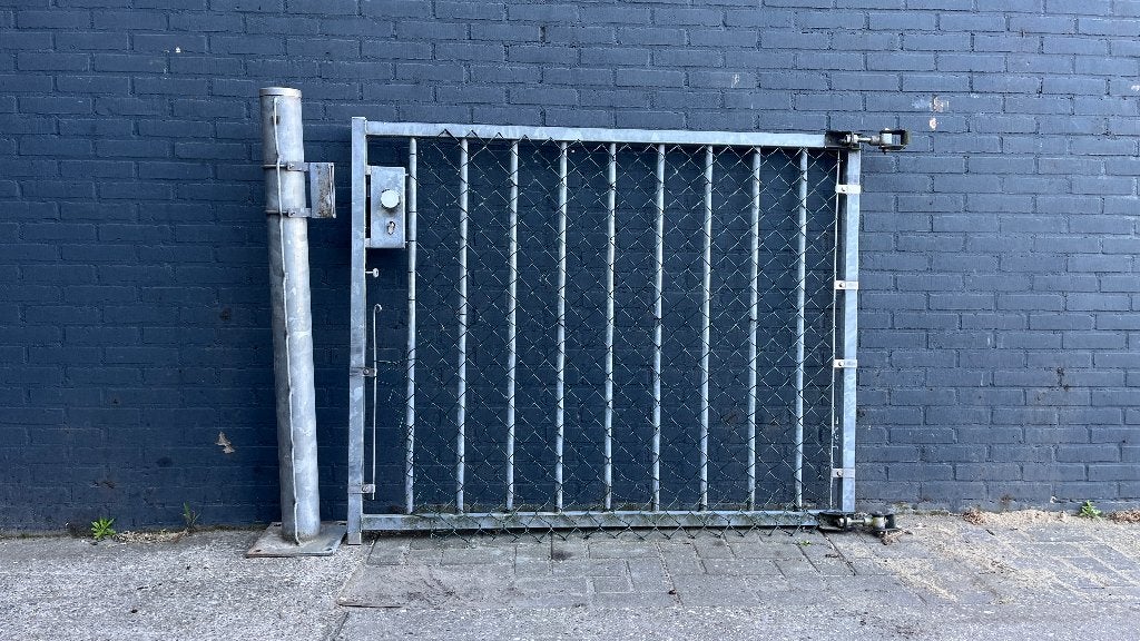 Heras spijlen slooppoort met sluitpaal., Ophalen, Gebruikt, IJzer
