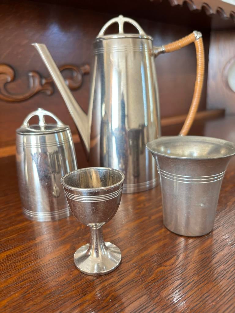Daalderop servies: koffiepot, suikerpot, eierdop, beker, Antiek en Kunst, Ophalen of Verzenden
