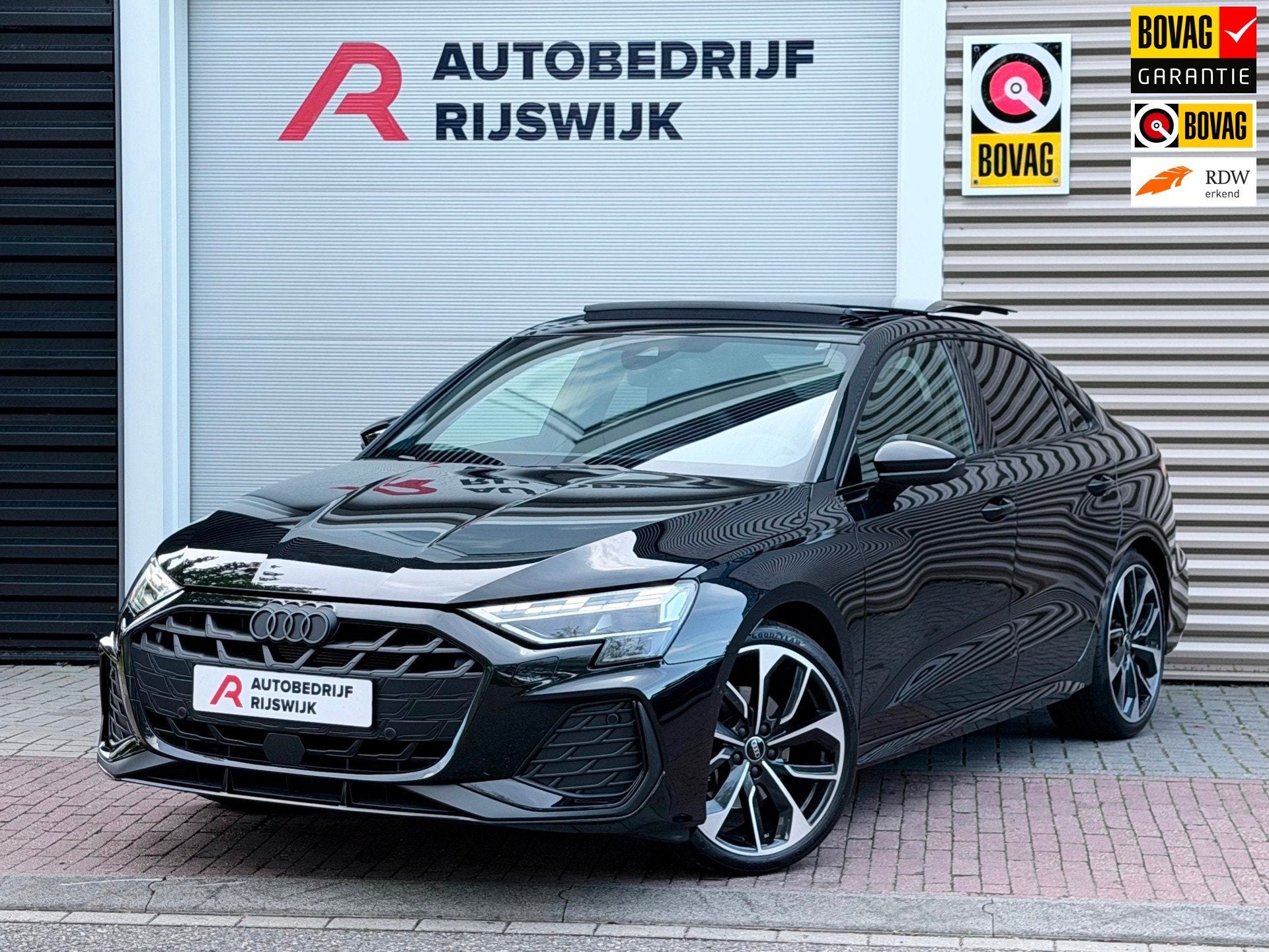 Audi A3 Limousine 35 TFSI S-Line Pano/Matrix/Sonos/HuD, Auto's, Audi, 1300 kg, 4 cilinders, Zwart, Bedrijf