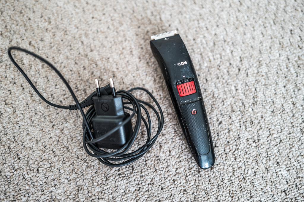 Philips baardtrimmer met oplader | Zeer gebruikte staat, Ophalen of Verzenden, Gebruikt, Scheren en Epileren