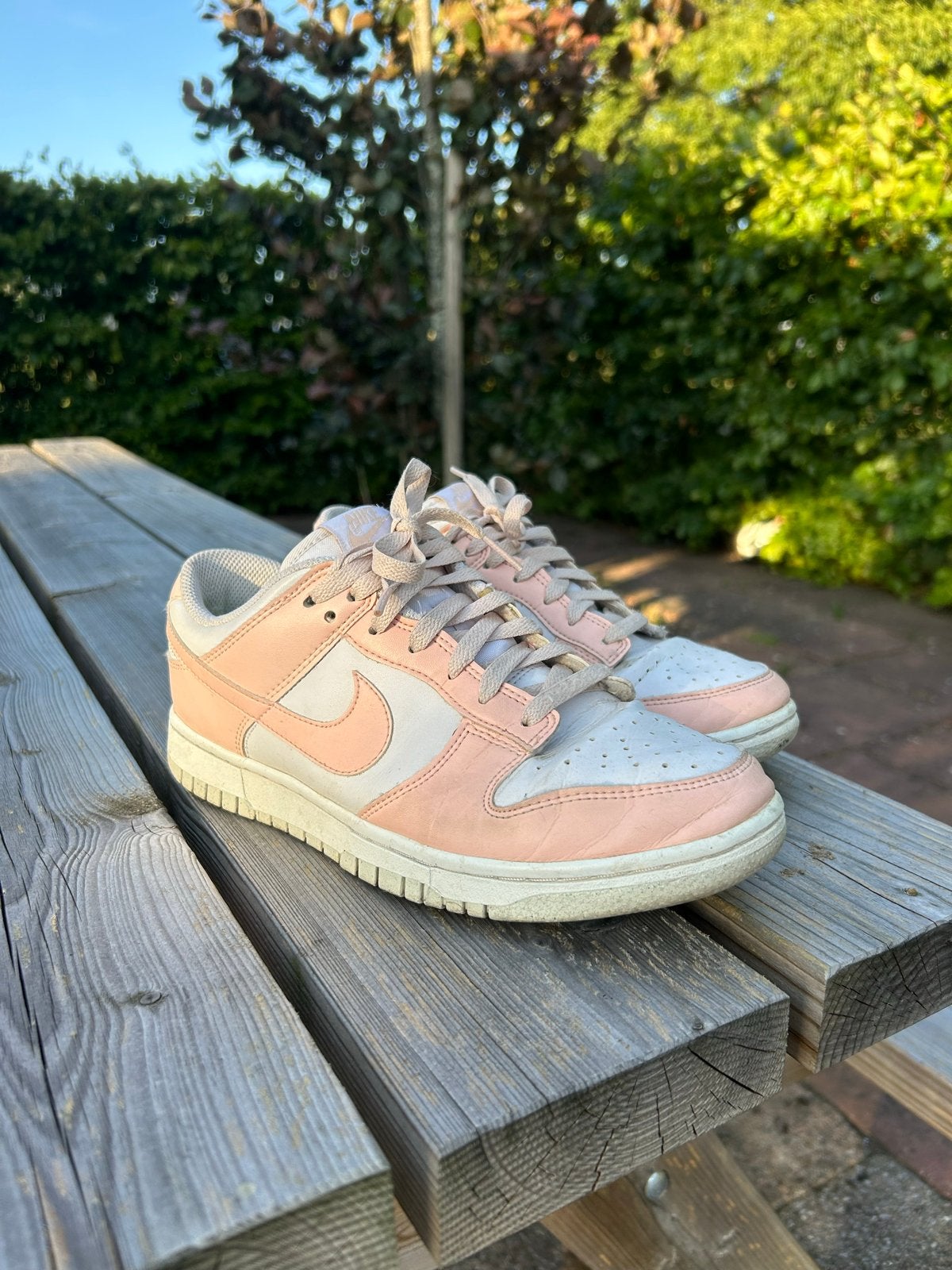 Nike Dunk Low 'Light Soft Pink' sneakers, Ophalen of Verzenden, Gedragen, Roze, Sneakers of Gympen