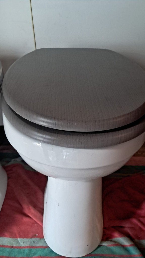 toilet vloeraansluiting met los reservoir wit, Ophalen, Zo goed als nieuw, Steen, Toilet