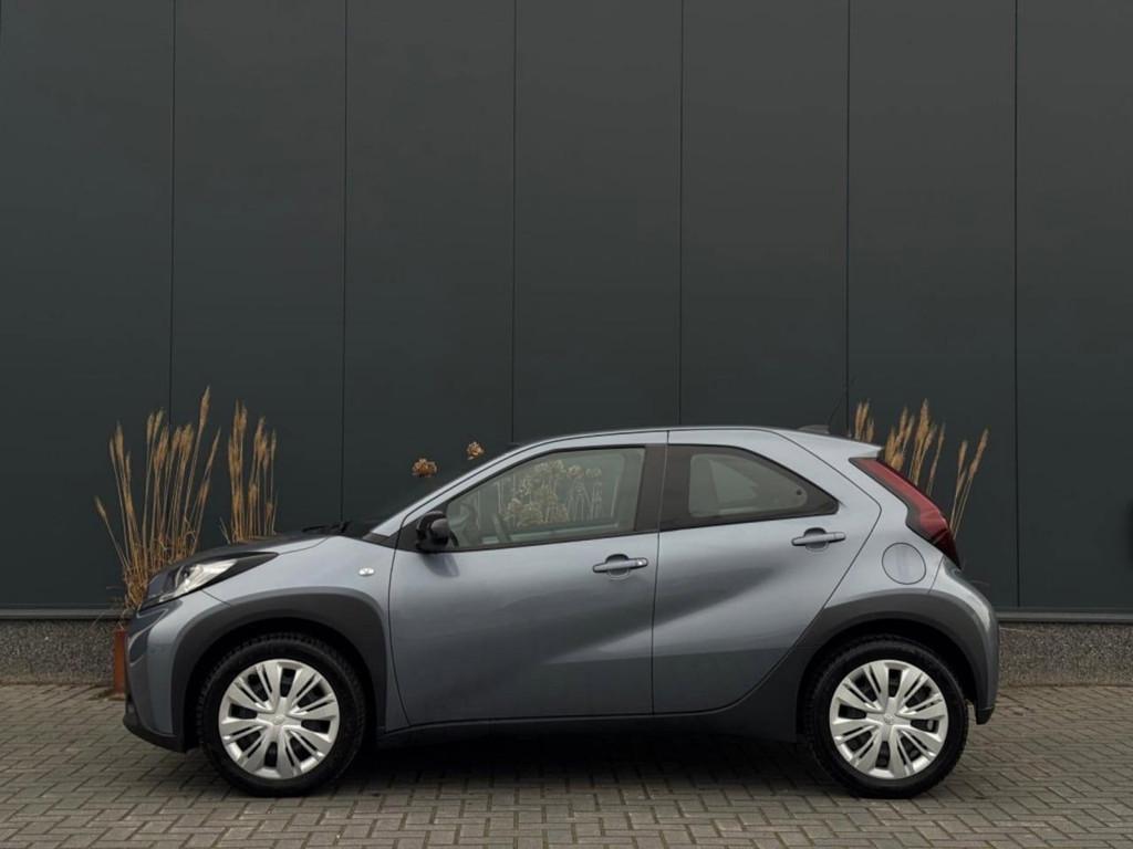 Toyota Aygo X 1.0 VVT-i S-CVT Prem AUTOMAAT NAVI CAMERA LED, Auto's, Automaat, Gebruikt, Blauw, 3 cilinders
