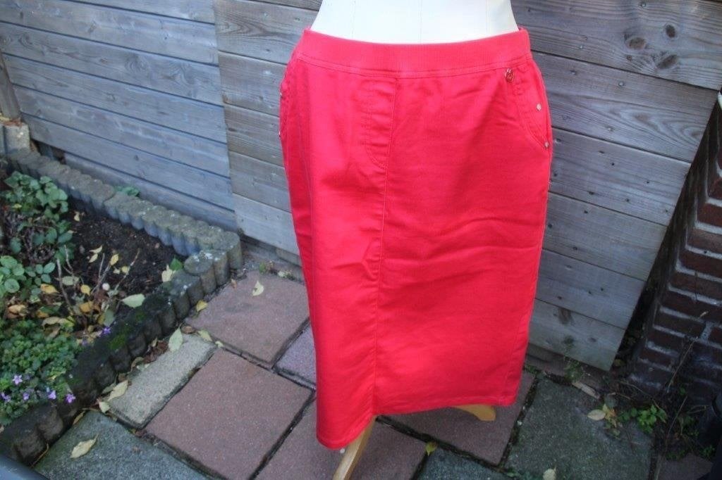 Rok rood Relaxed by Toni mt 42 Vaste prijs, Relaxed by Toni, Maat 42/44 (L), Ophalen of Verzenden, Zo goed als nieuw