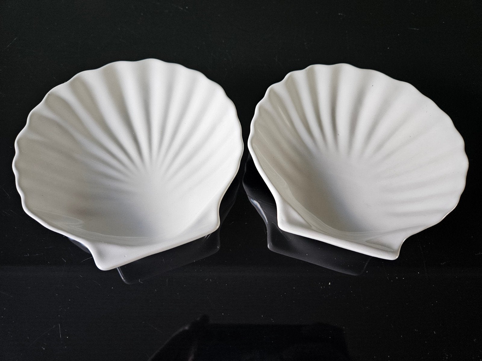 Set van 2 schaaltjes wit keramiek, schelpen vorm, Antiek en Kunst, Ophalen of Verzenden